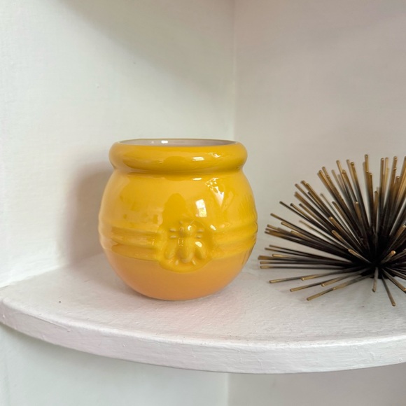 Le Creuset Yellow Stoneware Honeybee Honey Pot | Like New - Picture 1 of 6